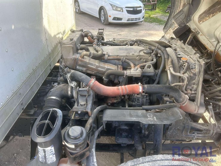 2011-isuzu-npr-image-9