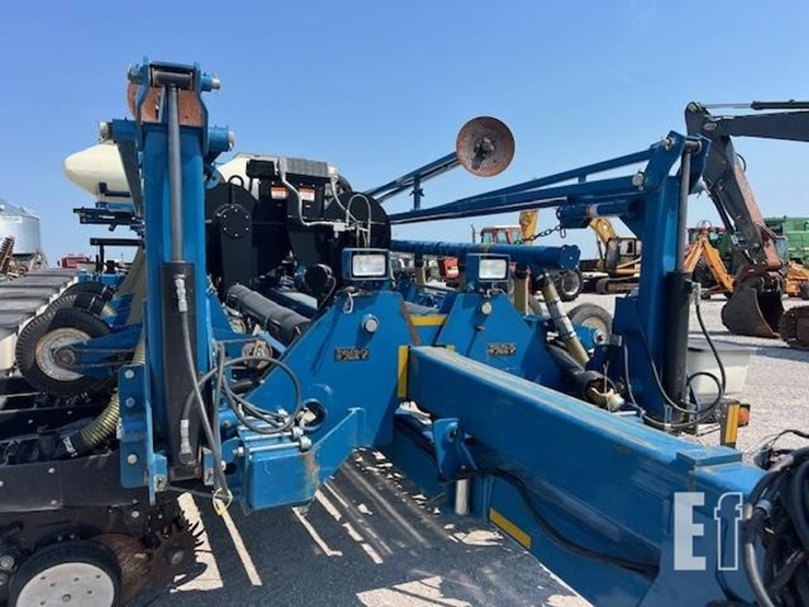 2008-kinze-3800sds-image-13