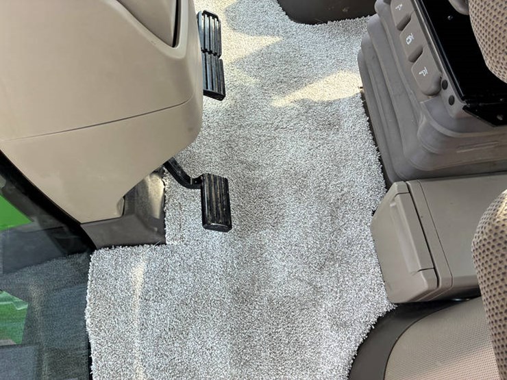 2018-john-deere-8370r-image-83