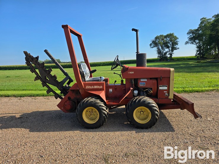 ditch-witch-2300-image-4