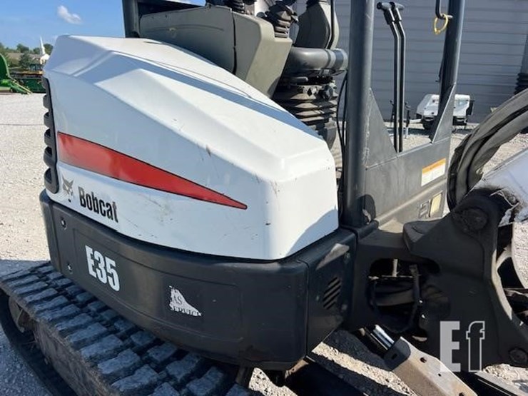 2010-bobcat-e35-image-29