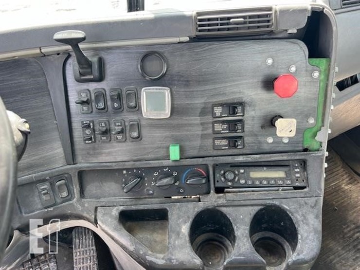 2008-freightliner-columbia-120-image-44
