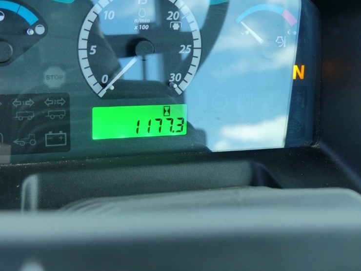 john-deere-6105d-image-12