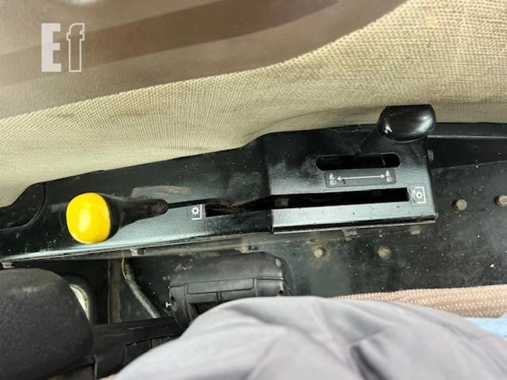 2009-john-deere-5093e-image-46