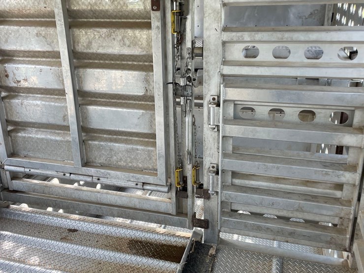 2021-eby-livestock-trailer-image-65