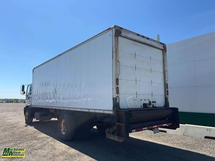 2007-gmc-t7500-image-10