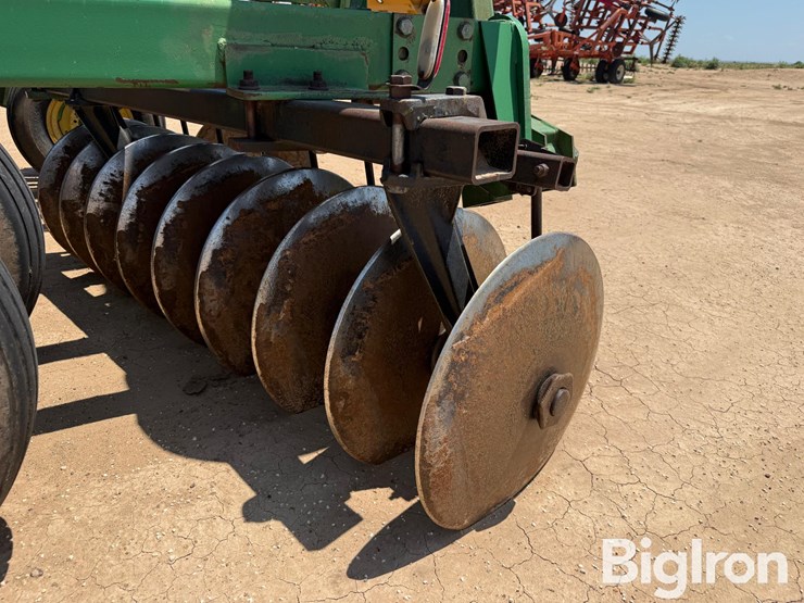 john-deere-235-image-18