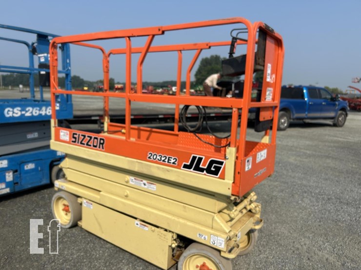 2001-jlg-2032e2-image-1