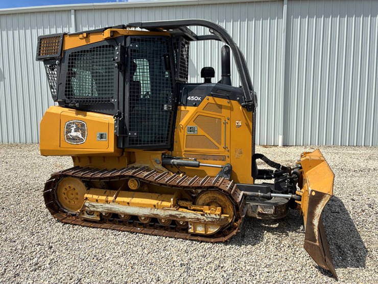 2022-john-deere-450-image-1