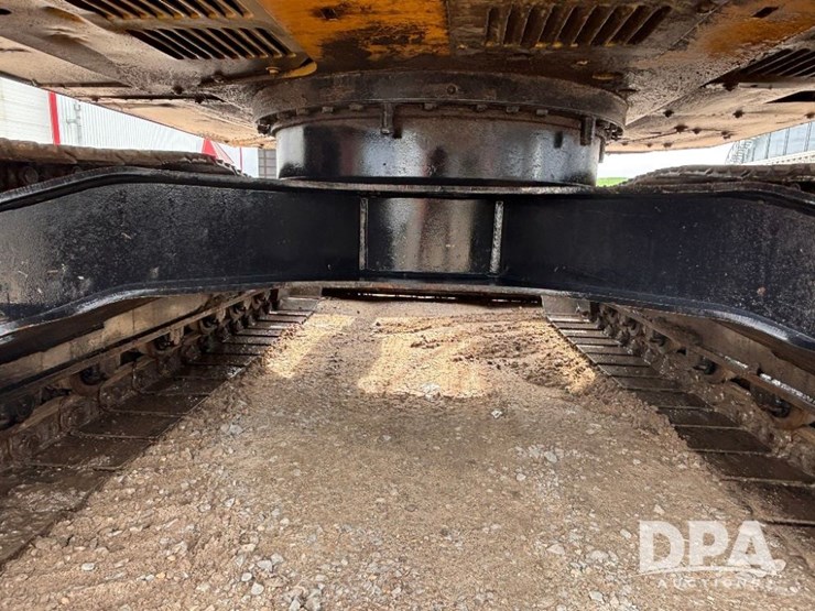 2012-deere-135d-image-42