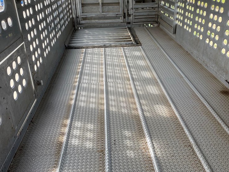 2021-eby-livestock-trailer-image-52