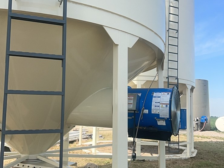 concept-5,000-bushel-hopper-bin,-fully-equipped-with-agi-grainguard-10-hp-bin-fan-with-three-phase-electric-motor-image-31