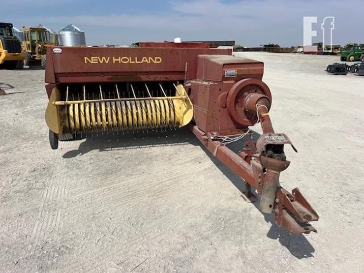 new-holland-320-image-12