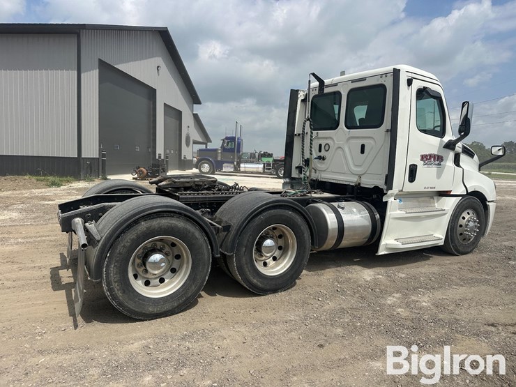 2019-freightliner-cascadia-126-image-5