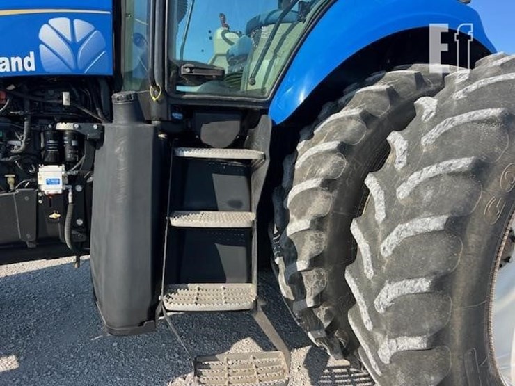 new-holland-t8020-image-28