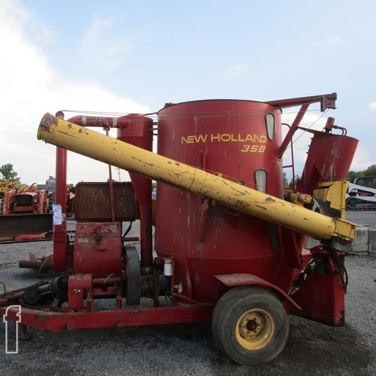 NEW HOLLAND 358