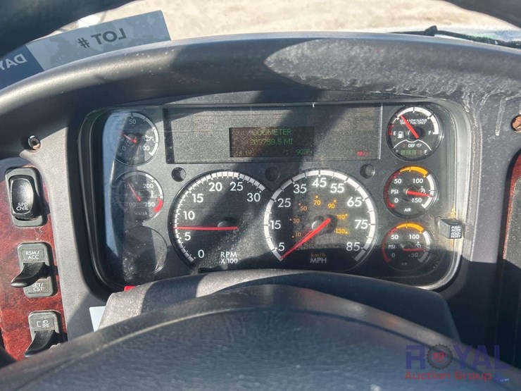 2019-freightliner-m2-106-landscape-dump-truck-image-8