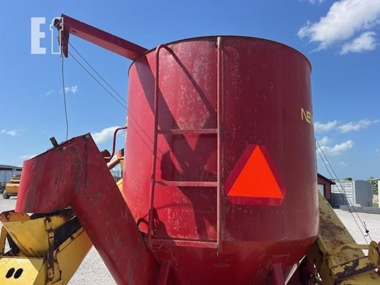 new-holland-353-image-17