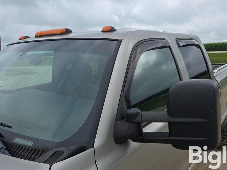 2002-chevrolet-silverado-2500-image-10