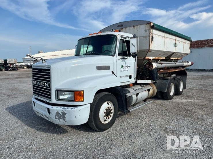 1995-mack-ch613-image-1