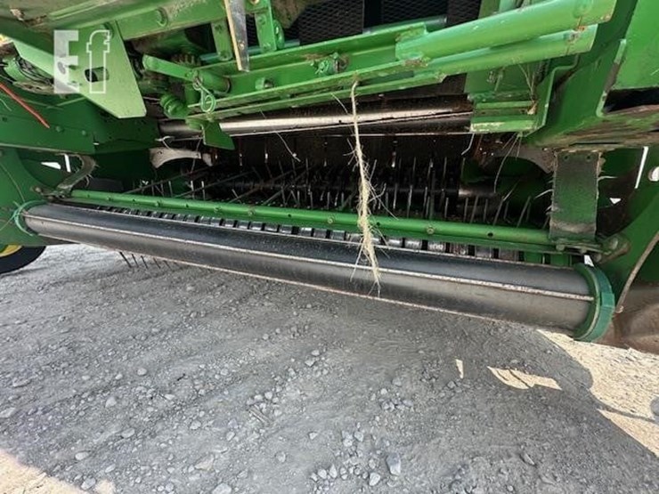 2009-john-deere-568-image-11