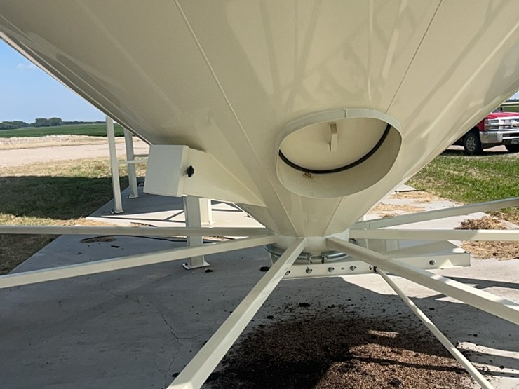concept-7,500-bu.-hopper-bin,-equipped-with-bin-fan-with-3-phase-agi-grainguard-10-hp-electric-motor.-image-43
