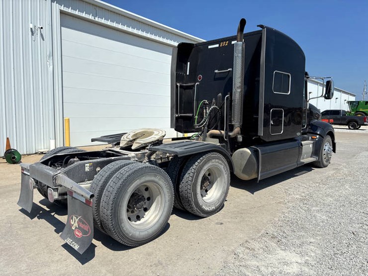 2011-peterbilt-386-image-6