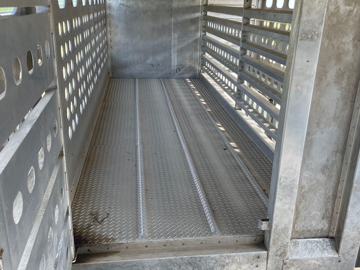 2021-eby-livestock-trailer-image-60