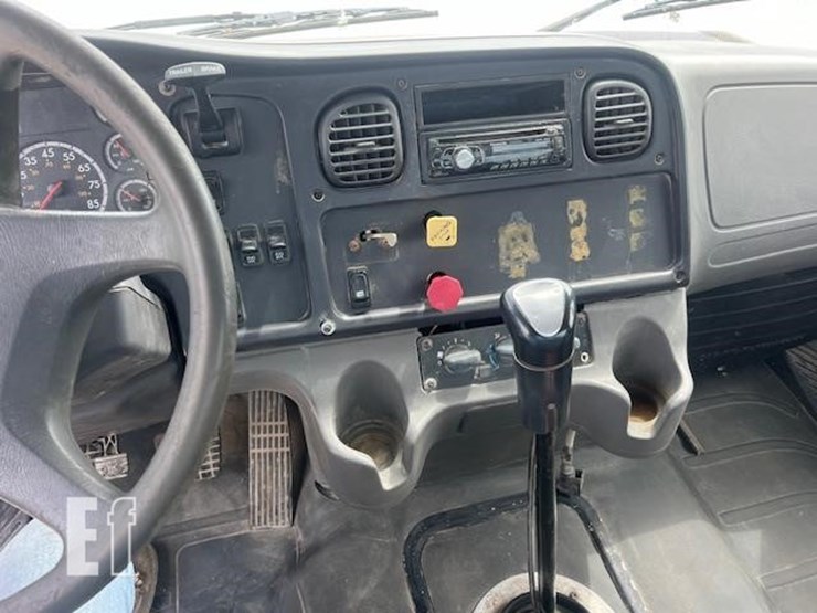 freightliner-business-class-m2-112-image-35