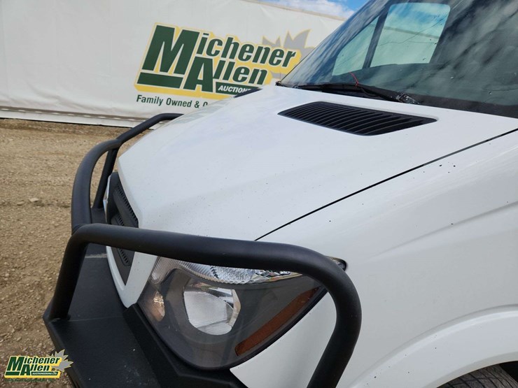 2016-mercedes-benz-sprinter-2500-image-32