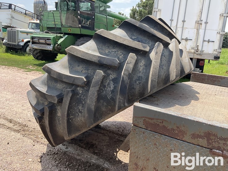 2024-john-deere-800-image-7