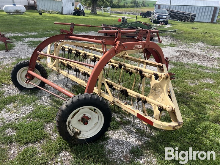 new-holland-256-image-5