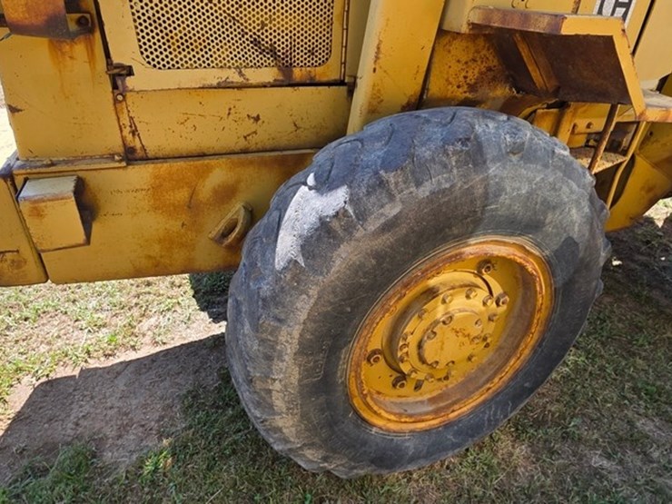 1977-caterpillar-910-image-13