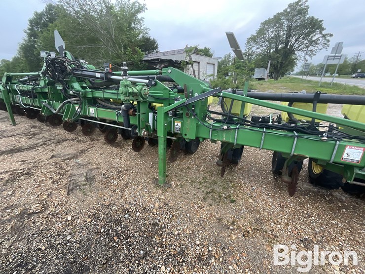 2013-john-deere-1720-image-10