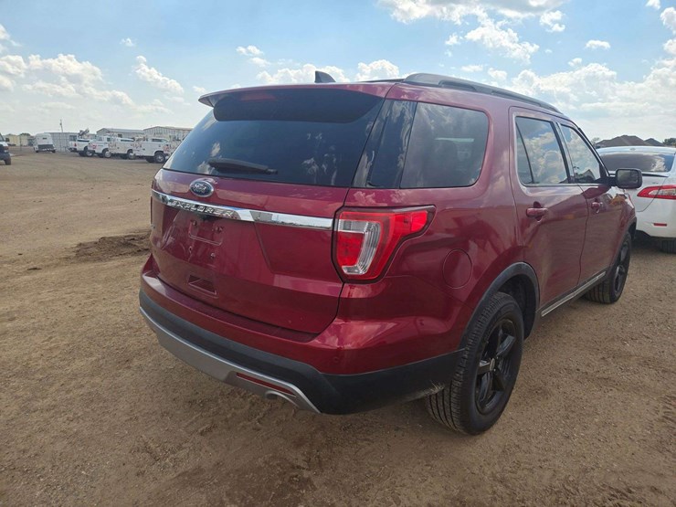 2019-ford-explorer-xlt-image-3