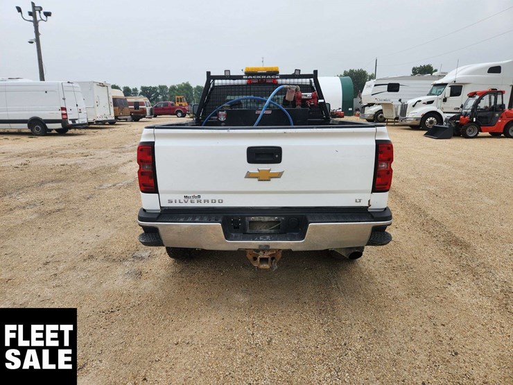 2015-chevrolet-silverado-2500hd-image-14