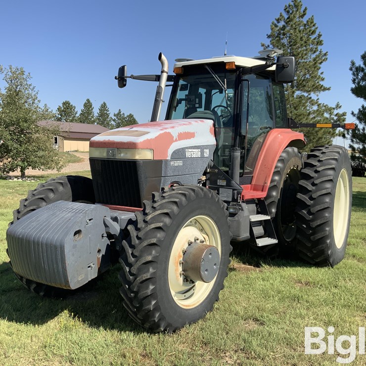 2003 VERSATILE 2210