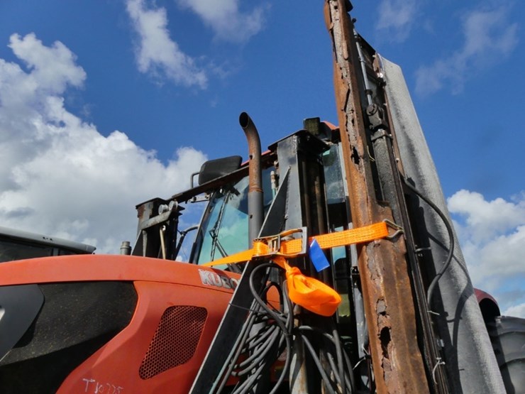 2014-kubota-m8560-image-11