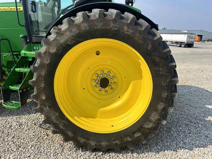 2012-john-deere-8285r-image-60