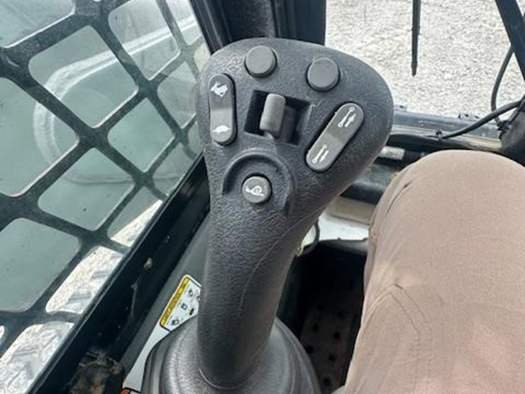 2008-bobcat-t300-image-21