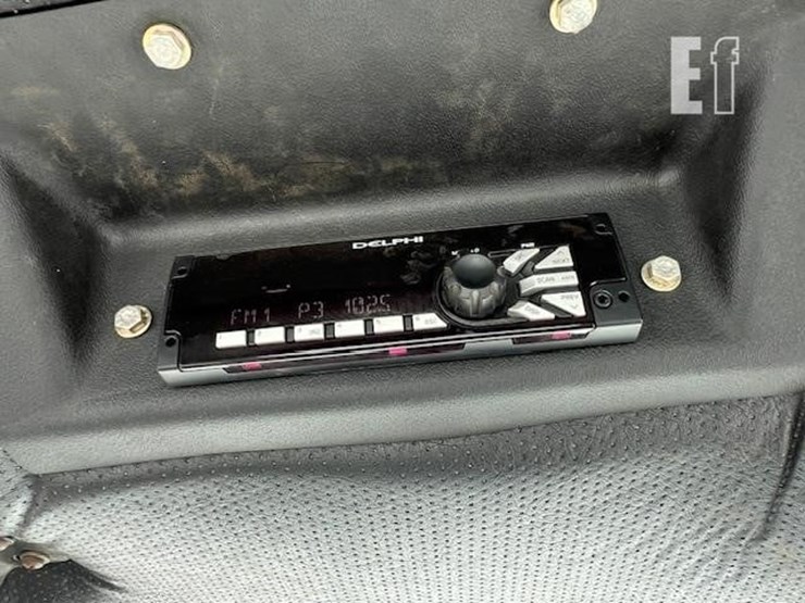 2000-deere-750c-lt-ii-image-34