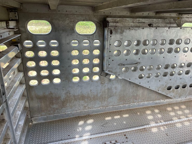 2021-eby-livestock-trailer-image-68