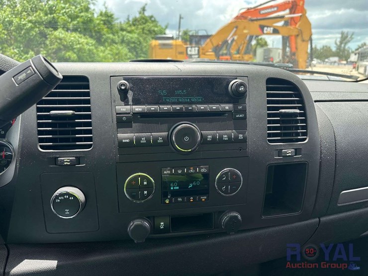 2013-chevrolet-silverado-1500-image-10