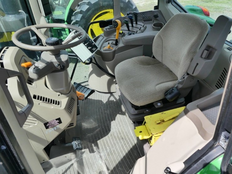2024-john-deere-6110m-image-12