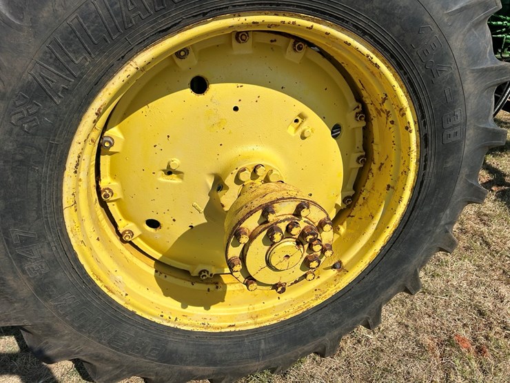 john-deere-4240-image-10