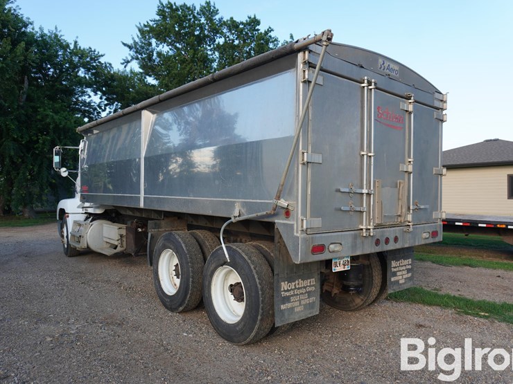 2000-freightliner-fld112-image-7