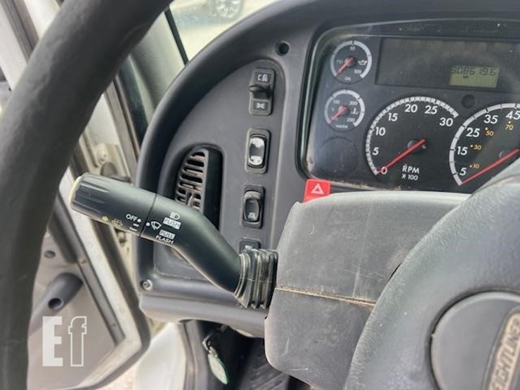 freightliner-business-class-m2-112-image-37