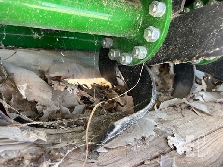 2022-john-deere-647-image-9