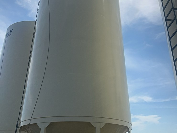 concept-5,000-bushel-hopper-bin,-fully-equipped-with-agi-grainguard-10-hp-bin-fan-with-three-phase-electric-motor-image-47