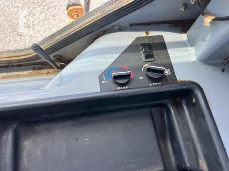 2000-deere-750c-lt-ii-image-35